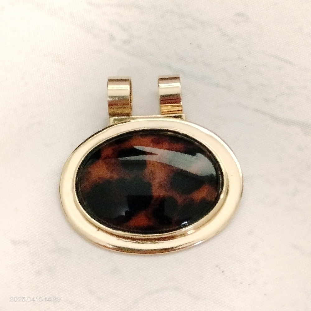 1.5" Elegant Gold tone and Brown Tiger Eye Pendant Eden Prairie Chunky
